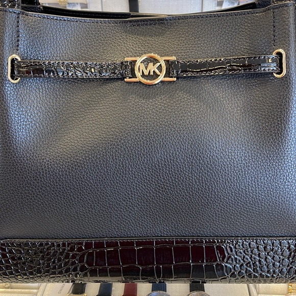 MICHAEL KORS
Reed Large Leather Belted Satchel Shoulder Tote Handbag 
Black - Picture 2 of 16